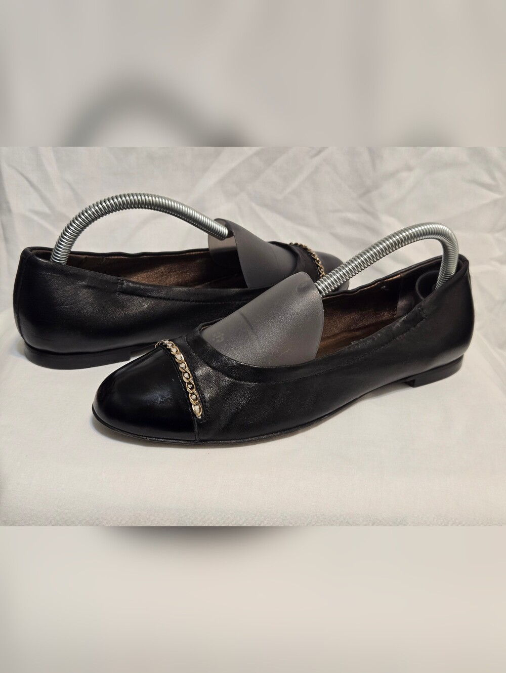 EUC AGL 38.5 US 8.5 Black Leather Bijoux Chain Patent Cap Toe Ballet Flats
